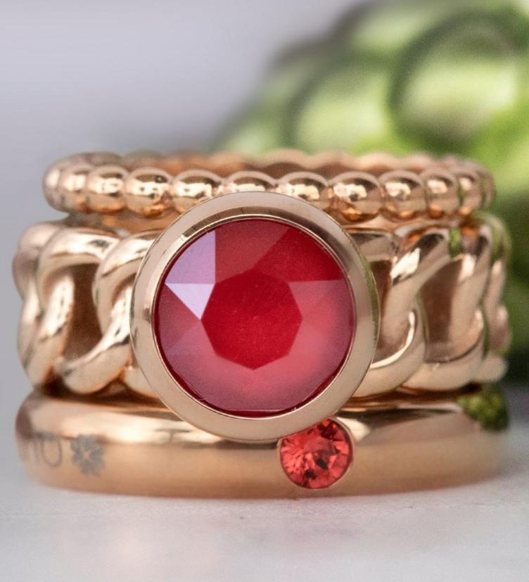 Qudo Fingerringset Royal Red aus Edelstahl in der Farbe silber, gelb und rosé erhältlich