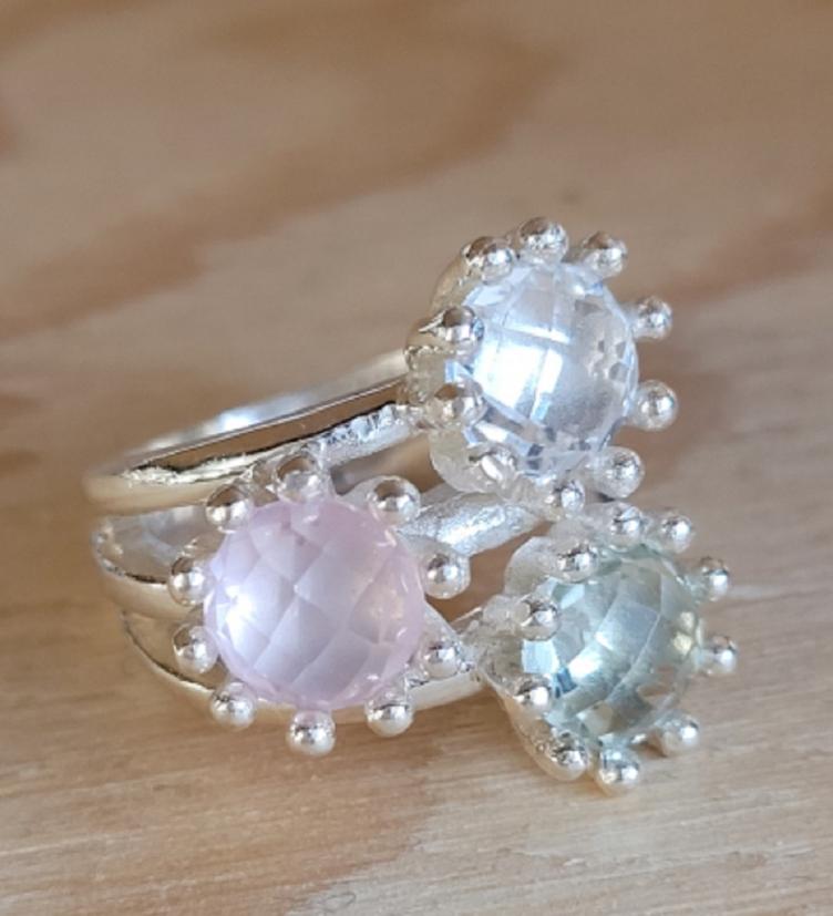 esha jewel Fingerring facettierter Bergkristall / Rosenquarz / grüner Amethyst